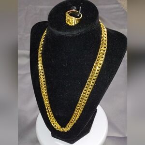 NWOT 2 CHAINS/1 RING